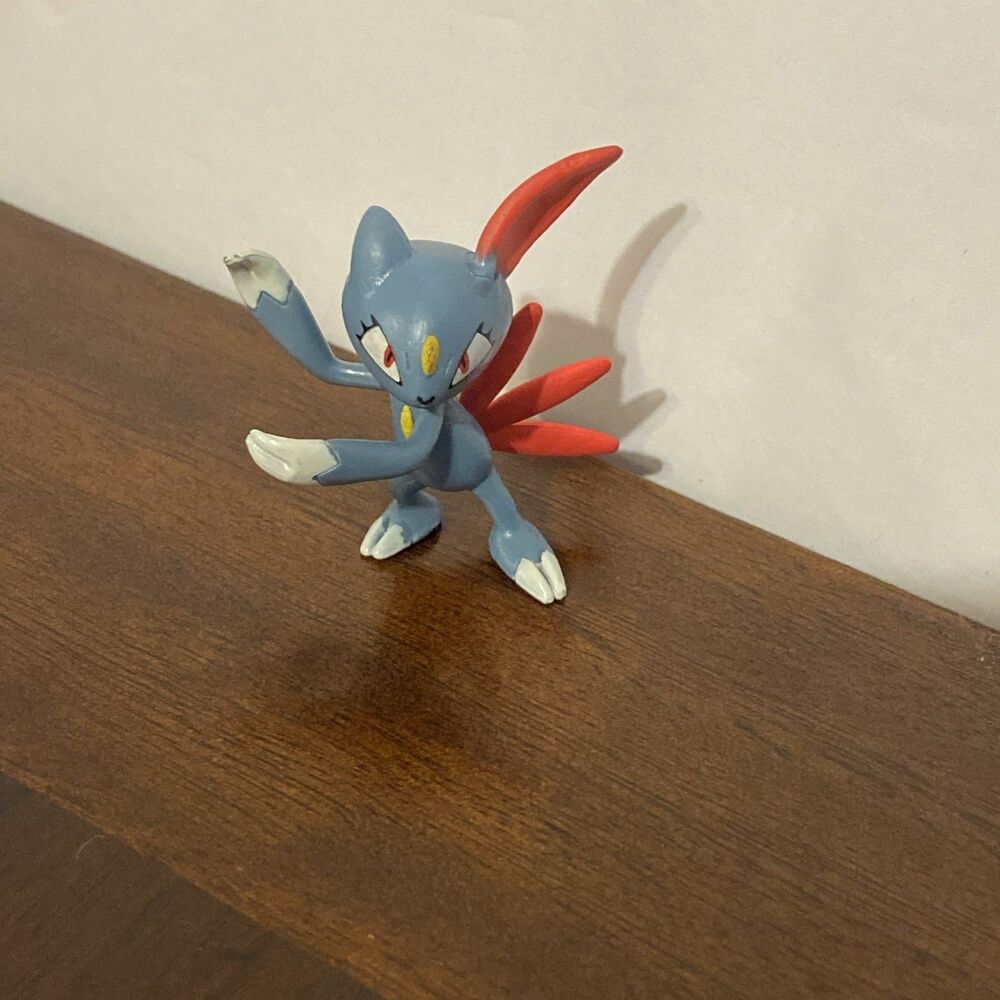 2-inch Pokémon Sneasel Battle Pose Figure by Jazwares